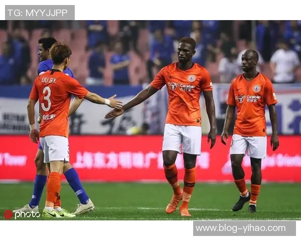 爱德华兹赞麦丹全力以赴攻防两端的关键作用与球队依赖程度 爱德华兹赞麦丹全力以赴攻防两端的关键作用与球队依赖程度